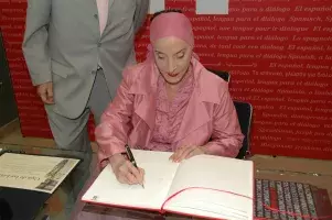 Firma en el Libro de Honor del Instituto