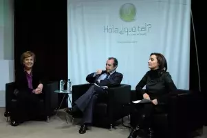 En la imagen, y de izda. a dcha., la directora del Instituto Cervantes, Carmen Caffarel, Luis Fernández, director de RTVE, y la periodista Pepa Bueno, de TVE