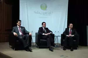 En la imagen, y de izda. a dcha., el subdirector general de SM, Javier Palop, el director de Investigación y Desarrollo de BBVA, Manuel Castro, y el presidente del Gobierno de La Rioja, Pedro Sanz