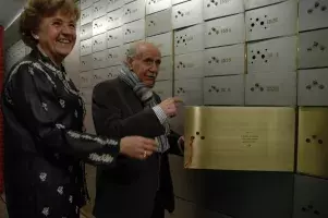 La estatuilla del TP de Oro depositada por Alexandre permanecerá custodiada en la Caja de las Letras hasta el 11 de noviembre de 2017, fecha en la que el actor cumplirá cien años.