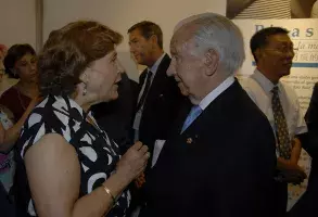 La directora del Instituto Cervantes, Carmen Caffarel, y el presidente honorífico del Comité Olímpico Internacional, Juan Antonio Samaranch