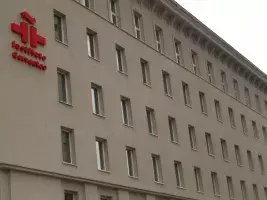 Fachada de la nueva sede del Instituto Cervantes de Varsovia situada en el centro histórico de la ciudad
