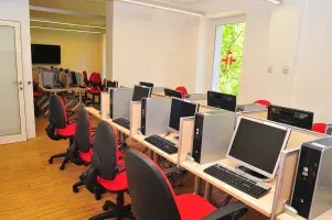 Vista de una de las dos salas multimedia de las que dispone en nuevo centro de la capital polaca