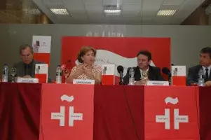 De izda. a cha., Santos López, director de la editorial Aguilar; Carmen Caffarel, directora del Instituto Cervantes; Antonio Briz, coordinador del libro y Francisco Moreno, director Académico del Cervantes