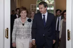 Carmen Caffarel, directora del Instituto Cervantes, y José Luis Rodríguez Zapatero, presidente del Gobierno