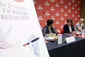 Catalina Fuentes, autora del libro «Guía práctica de escritura y redacción»