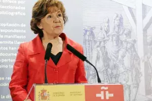 Carmen Caffarel, directora del Instituto Cervantes, durante su discurso inaugural de la exposición «Libros y blibliotecas. 