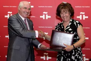 Saludo entre Rafael Miranda y Carmen Caffarel
