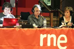 uan Ramón Lucas, presentador del programa «En días como hoy», entrevista a Carmen Caffarel