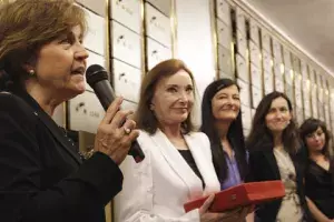 Carmen Caffarel, directora del Instituto Cervantes, interviene en el acto para presentar el legado de  Nuria Espert, actriz y directora escénica.