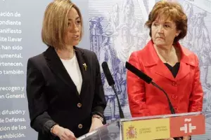 Carme Chacón, ministra de Defensa, interviene en el acto inaugural de la muestra
