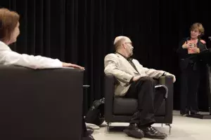 Carmen Caffarel, directora del Instituto Cervantes, hace referencia al libro «De aire y fuego: memorias»