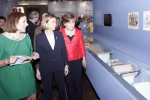 Margarita García, comisaria de la exposición «Libros y bibliotecas. Tesoros bibliográficos del Ministerio de Defensa»