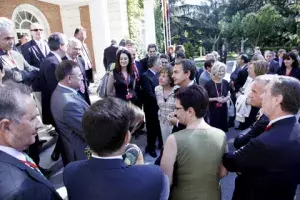 Carmen Caffarel y José Luis Rodríguez Zapatero, junto al resto de participantes en la Reunión Anual de Directores