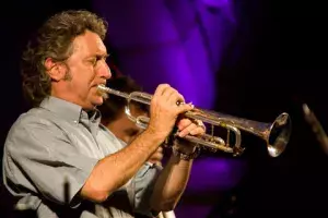 Matthew Simon, trompetista de la banda «Manel Camp Quartet».