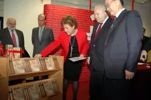 Wen Jiabao ha hecho una donación de libros de literatura clásica china al Instituto Cervantes