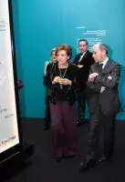 Carmen Caffarel, directora del IC, junto a Josep Maria de Sagarra, director del IC de Moscú, visitan la muestra «20 trajes para Rusia. Diseñadores dialogan con la literatura».