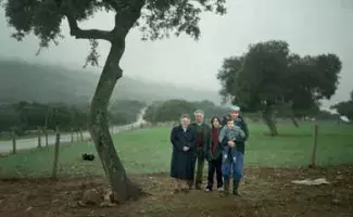 Flori y Jesús. Casados desde hace 2 años, con los padres de Jesús, Elena y Gregorio y con su hijo Raúl.