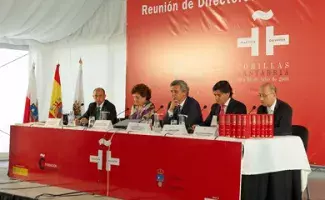 Acto de entrega de los 11 tomos que abarcan toda la obra del escritor más representativo de Cantabria.