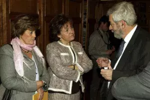 Carmen Caffarel, directora del Instituto Cervantes, Miguel Ángel Alario, presidente de la Real Academia de las Ciencias y Carmen Pérez-Fraguero, secretaria general del Instituto Cervantes.