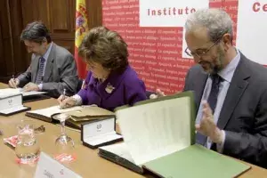 Carmen Caffarel firma un acuerdo para fomentar el conocimiento entre España y Brasil