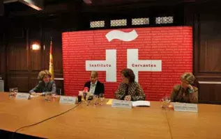 Desde la izquierda, Carmen Iglesias, María España Suárez, Carmen Caffarel y Carmen Pérez-Fragero en el acto celebrado en la sede del Cervantes.