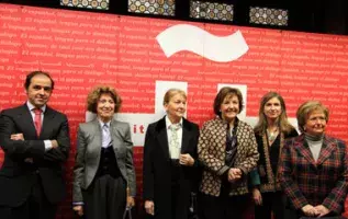 Desde la izquierda, Juan Echevarría, Carmen Iglesias, María España Suárez, Carmen Caffarel, Leticia Espinosa de los Monteros y Angelines Porres.