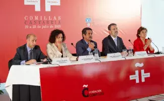 De izda. a dcha., Ignacio Rodríguez del Bosque, director general de la Fundación Comillas; Mª Teresa Noceda, alcaldesa de Comillas; Miguel Ángel Revilla, presidente de Cantabria; Agustín Ibáñez, delegado del Gobierno en Cantabria, y Carmen Caffarel, directora del Cervantes.