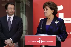 Carmen Caffarel, durante el discurso inaugural de la exposición «El cartel de turismo».