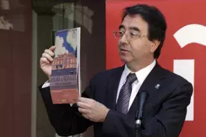Fernando Galván, presenta la exposición «El cartel de turismo»