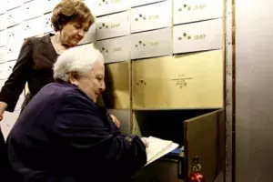 La agente literaria Carmen Balcells, deposita su legado en la "Caja de las Letras" de la sede central del Instituto Cervantes.