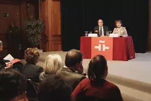 El ministro de Educación, Ángel Gabilondo y la directora del Instituto Cervantes, Carmen Caffarel, durante la presentación.