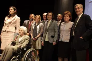Ángeles González-Sinde, ministra de Cultura; Ana María Matute, ganadora del Premio Cervantes 2011; Mariano Fernández, ministro de Justicia; Carmen Chacón, ministra de Defensa; Ángel Gabilondo, ministro de Educación; Rosa Aguilar, ministra de Medio Ambiente, Medio Rural y Marino; Rogelio Blanco, director general del Libro; Carmen Caffarel, directora del Instituto Cervantes y Juan Miguel Herández, presidente del Cículo de Bellas Artes, minutos antes de que comience la lectura de Don Quijote de La Mancha.