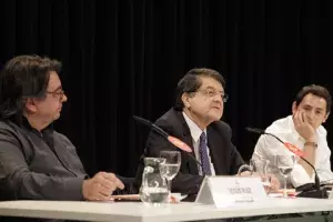 Sergio Ramírez expone su colaboración con El País para «Testigos del Olvido».