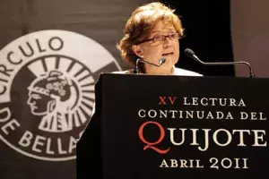 Carmen Caffarel, directora del Instituto Cervantes, durante la lectura del fragmento de Don Quijote de La Mancha.