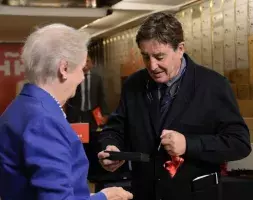 Luis García Montero entrega la llave del legado de Gerardo Diego a su hija Elena Diego