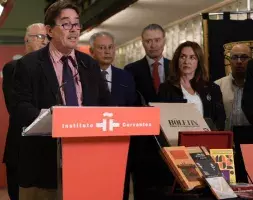 Luis García Montero, director del Instituto Cervantes presenta el acto desde el atril