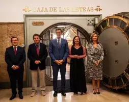 Foto de familia en la Caja de las Letras