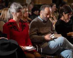 El comisario Juan Marqués, en el centro, catedrático de Literatura Española, destacó la relevancia de la correspondencia que mantuvo la escritora con personalidades de la cultura española