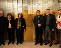 Foto de familia de la apertura en la Caja de las Letras del legado de Manuel de Falla.