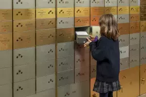 A la caja