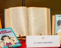 Legado de Clara Campoamor que incluye el Diario de Sesiones original que recoge el discurso de Clara Campoamor en favor del voto femenino