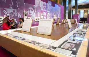 Vitrina central de la exposición