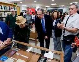 Visitantes en la exposición