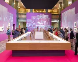  Exposición «María Elena Walsh y Sara Facio: la palabra y la mirada»