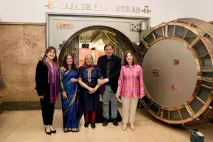 Foto de familia tras el legado en la Caja de las Letras