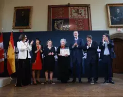 Foto de familia de la entrega del premio