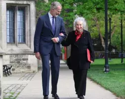 El Rey Felipe VI y la escritora Margaret Atwood 