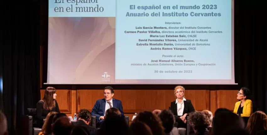 Desde la izda.; Carmen Pastor Villalba, Andrés Ramos Vázquez, Estrella Montolío Durán y María Luz Esteban