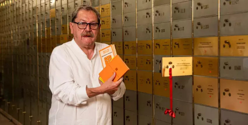 Paco Ignacio Taibo II entrega el legado del Fondo de Cultura Económica